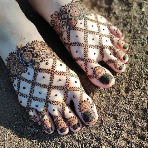 Wedding Secrets, Feet Mehndi, Foot Henna, Legs Mehndi Design, Simple Mehndi Designs Fingers, Pretty Henna Designs, Stylish Mehndi, Full Mehndi Designs, Stylish Mehndi Designs