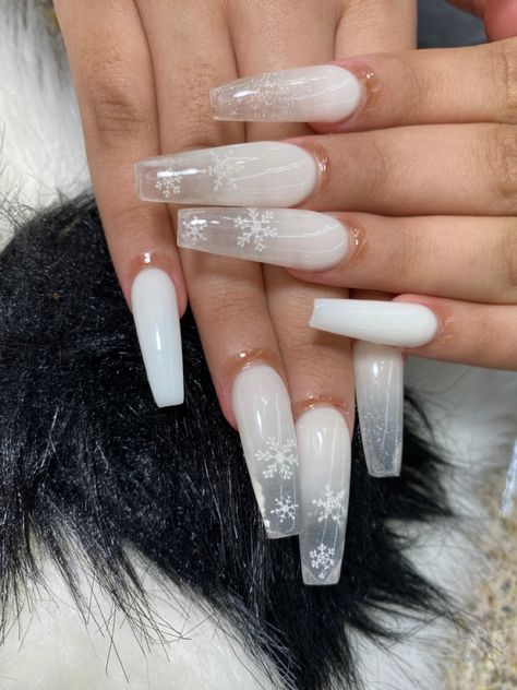 White Xmas Nails Acrylic, Winter Long Nail Designs, Clear Snowflake Nails, Snow Acrylic Nails, Long Nails Brown, Brown Nails Short, New Year Nails Ideas, Nails New Year, Winter Nail Design