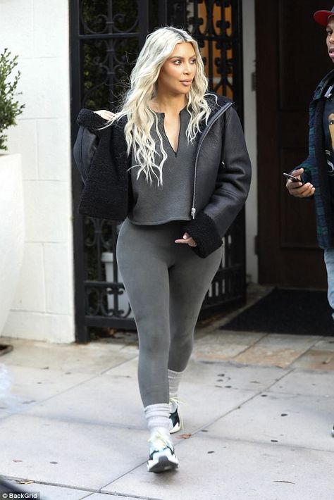 Flawless: The 37-year-old entrepreneur showed off her hourglass figure in the skintight bo... Kim K Street Style, Yeezy Shoes Outfit, Estilo Kim Kardashian, Yeezy Outfit, Kim Kardashian Outfits, Kim K Style, Kardashian Outfit, Yeezy Sneakers, Kim Kardashian Style