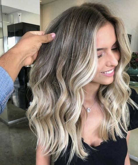 Baleage Blond Hair, Blonde Shadow Root With Money Piece, Dark Roots Blonde Hair Balayage, Pelo Color Vino, Blonde Hair With Roots, Cool Blonde Hair, Brunette Hair With Highlights, French Braids, Dark Roots Blonde Hair