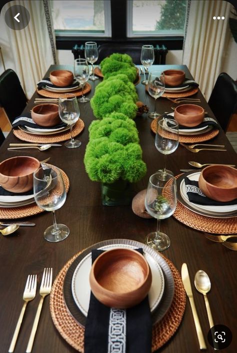 African Modern Dining Room, African Inspired Table Setting, Out Of Africa Table Setting, African Inspired Kitchen Decor, African American Kitchen Decor, Afrocentric Dining Room Decor, African Kitchen Decor, Dining Table Staging Ideas, Safari Dining Room