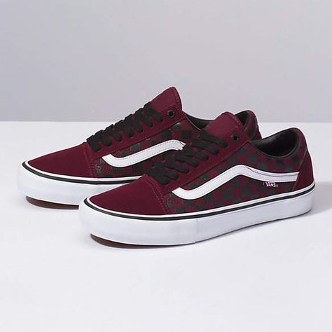 Drippy Shoes, Vans Oldschool, Vans Maroon, Classic Red Vans Sneakers, Red And Black Vans, Red Vans Authentic, Vans Low-top Sneakers With Red Sole, Vans Authentic Red, Maroon Vans