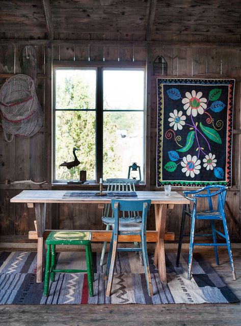 Rustic Scandinavian dining room Living Colors, Scandinavian Interior, Bohemian Home, Rustic Kitchen, Bohemian Decor, Scandinavian Design, Table And Chairs, Feng Shui, Interior Inspiration