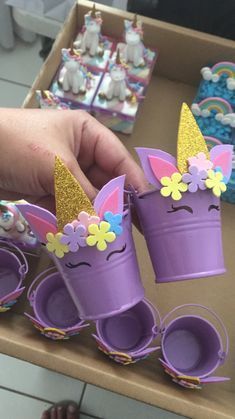 These are super cute purple buckets turned into mini unicorns. Perfect for goody bags! Great for a unicorn party. #diypartybags Diy Unicorn Birthday Party, Unicorn Birthday Party Decorations, Unicorn Themed Birthday Party, Diy Unicorn, Unicorn Crafts, Unicorn Baby Shower, Unicorn Cake, Unicorn Birthday Parties, Unicorn Party