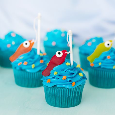 Fishing for a fun new dessert ideas? These fishing cupcakes will have your kids hooked. Fish Birthday Cupcakes, Fishing Dessert Ideas, Fishing Party Cupcakes, Fishing Food Ideas Birthday Parties, Fish Cupcakes For Kids, Fishing Party Desserts, Fishing Birthday Party Cupcakes, Fishing Cupcake Ideas, O Fish Ally One Cupcakes