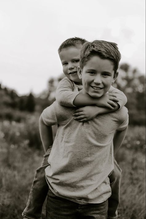 Sibling Black And White Photography, Brother Photoshoot Men, Black And White Kids Photoshoot, Black And White Sibling Photos, Brother Photoshoot Ideas, Black And White Children Photography, Little Brothers Photoshoot, Teenage Brother Photoshoot, Older Siblings Photoshoot