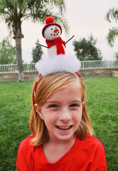 snowman headband Having a snow day?  Get the kids involved with these fun snow day food and snow day craft ideas. Snowman Headband, Diy Christmas Hats, Diy Christmas Wedding, Christmas Party Hats, Christmas Wedding Favors, Christmas Headbands, Crazy Hat, Headband Crafts, Crazy Hat Day