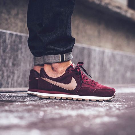 NIKE Air Pegasus 83 LTR Maroon × Team Red Nike Air Pegasus, Nike Retro, Shoes Outfit, Nike Free Shoes, Nike Shoes Outlet, Red Sneakers, Nike Shoes Women, On Sneakers, Nike Cortez