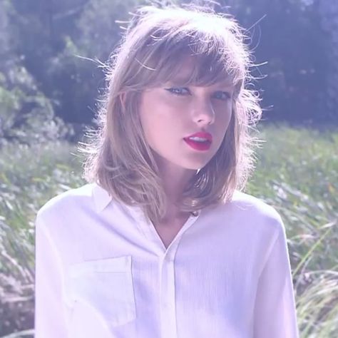 Similarities in Taylor Swift's Music Videos Taylor Swift Music Videos, Taylor Swift New, Taylor Swift Music, Taylor Swift Videos, Taylor Swift 1989, Body Picture, Taylor Swift Album, Taylor Swift Wallpaper, Taylor Swift Fan