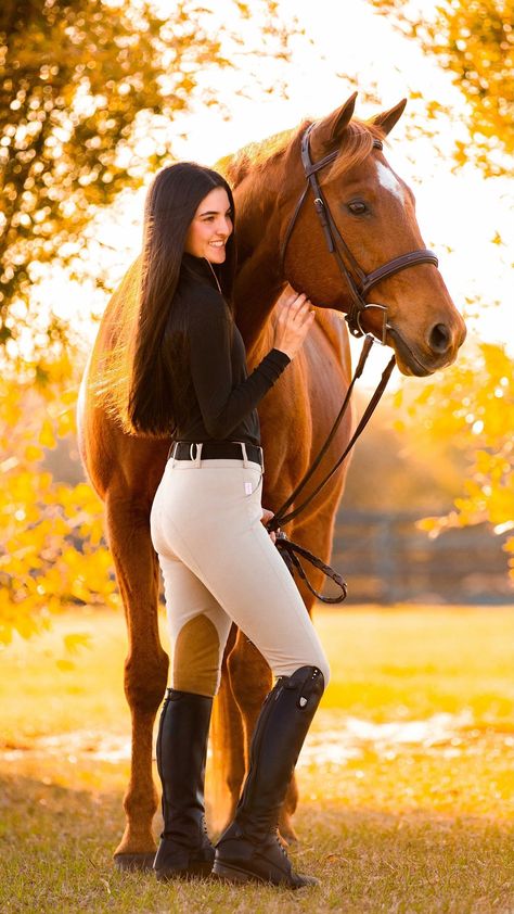 Horse Photography Poses Photo Shoots, Portrait With Horse, Professional Horse And Rider Photography, Photo With Horse Ideas, Riding Outfit Western, Horse Riding Pictures, Horse Riding Outfit Western, Picture With Horse, Photo With Horse