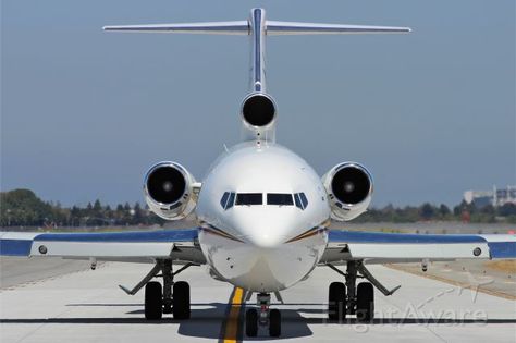 Boeing 727-200 (N724YS) Boeing 727 200, Private Aircraft, Boeing 727, Airplane Photography, Boeing Aircraft, Vintage Airlines, App Interface, Commercial Aircraft, Cabin Crew