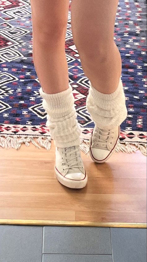 Leg Warmers On Converse, Coquette Legwarmers, Leg Warmers With Converse, Converse Leg Warmers, Coquette Converse, Outfits With Leg Warmers, White Low Converse, Crochet Legwarmers, Musical Outfits