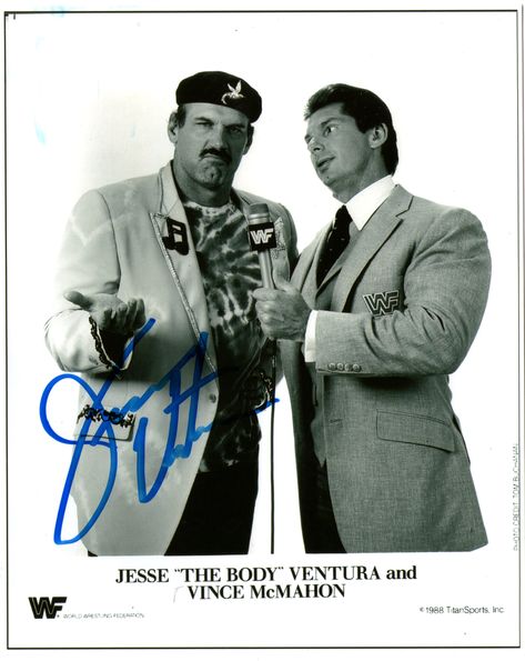 AUTOGRAPH - JESSE VENTURA . Jesse «The Body» Ventura and Vince McMahon (1988) DW SCAN SX130 Celebrity Autographs, Jesse Ventura, Vince Mcmahon, Wrestling Superstars, Pro Wrestling, The Body, Photo Credit, Autograph, Wwe