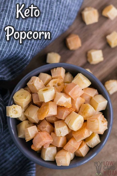 Popcorn Alternative, Keto Popcorn, Popcorn Cheese, Cheese Puffs Recipe, Galletas Keto, Easy Low Carb Snacks, Salty Popcorn, Popcorn Recipe, Low Carb Snack