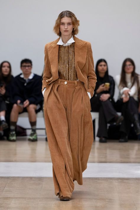 Ss25 Runway, S S Daley, Spring 2025, British Artist, Cashmere Coat, British Design, Winter 2024, Fashion Week Spring, Business Fashion