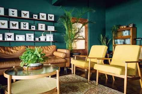 Jewel Tone Paint Colors, Dark Living Room Ideas, Eclectic Design Style, Most Popular Paint Colors, Paint Trends, Dark Living Rooms, Trending Paint Colors, Popular Paint Colors, 70s Decor