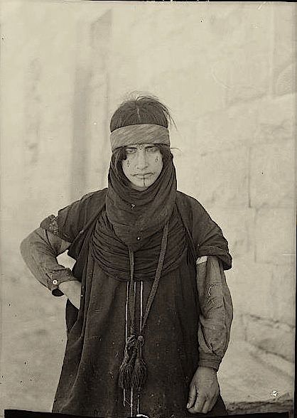 Bedouin woman w facial tattoos. 1907. Facial Tattoos, Arab Culture, Face Tattoos, Face Tattoo, Retro Photo, Female Portraits, Vintage Portraits, People Of The World, World Cultures