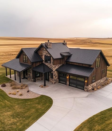 Brown Ranch House Exterior, Modern Barndominium Ideas Exterior, Barndo Interior Ideas, Barndominium Exterior Ideas, Luxury Barndominium, Brown Siding, Barndo House, Barndominium Homes, Black Barndominium Ideas