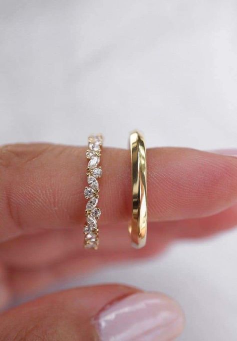 خواتم خطوبة, Wedding Rings Sets His And Hers, Couple Ring Design, Cute Engagement Rings, Couple Wedding Rings, Ring Styles, Gold Rings Fashion, Gold Ring Designs, Simple Ring