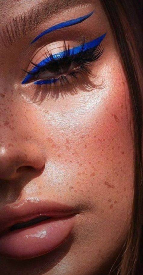 Maquillage On Fleek, Hazel Eye Makeup, Carnival Makeup, Graphic Makeup, Rave Makeup, Blue Eyeliner, Eye Makeup Designs, Colored Eyeliner, Edgy Makeup