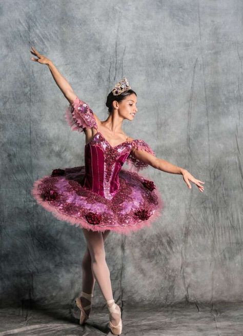 Houston Ballet principal Karina Gonzalez wearing the 2016 Sugar Plum Fairy costume for the company's production of the Nutcracker on  Monday, Oct. 31, 2016, in Houston. Photo: Elizabeth Conley, Houston Chronicle / © 2016 Houston Chronicle Nutcracker Ballet Outfit, Sugar Plum Fairy Costume, Nutcracker Ballet Costumes, Dance Outfits Ballet, Houston Ballet, Ballet Outfit, Nutcracker Costumes, Ballerina Costume, Ballet Poses