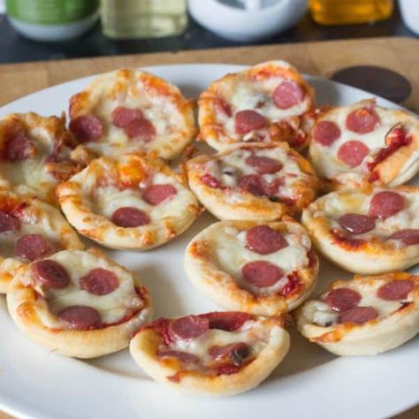 Mini Pizza Bites by Mum in the Madhouse | Awesome No Sandwich Lunchbox Ideas Mini Pizza Bites, Lunchbox Kids, Pizza Sandwich, Kids Cooking Recipes, Eat Pretty, Mini Pizzas, Fun Lunch, Pizza Bites, Delicious Sandwiches