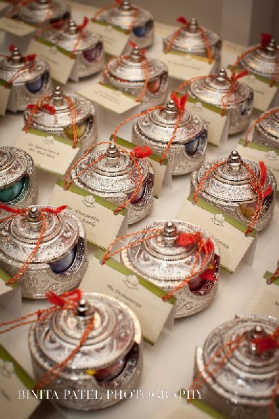 Silver dabbis - Sauf supari, Old school favourites :) | #wedding #favours #indianWedding | Curated by #WittyVows - The ultimate guide for the Indian Bride | www.wittyvows.com Return Gifts Indian, Ramadan Vibes, Centrepiece Ideas, Traditional Wedding Gifts, Wedding Planning Details, Indian Wedding Gifts, Indian Reception, Indian Wedding Favors, Wedding Gifts Packaging