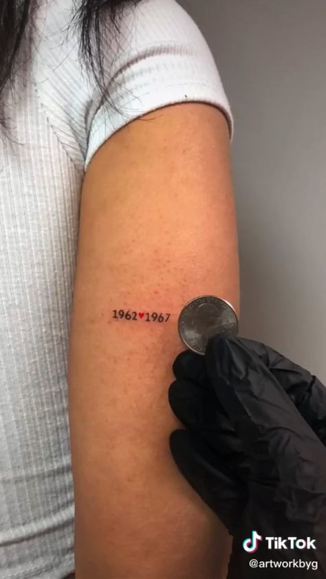 Two Birth Year Tattoo, Small Tattoo For Grandparents, 2 Dates Tattoo, Parents Birth Years Tattoo, Parents Year Of Birth Tattoo, Parents Date Of Birth Tattoo, Small Tattoos Dates, Tattoo Ideas To Honor Mom, Parents Birth Year Tattoo Ideas