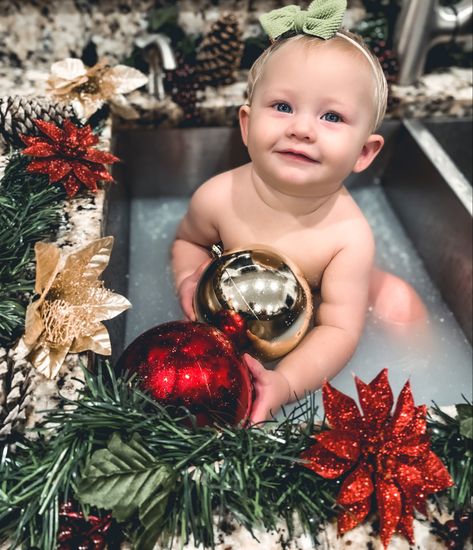 Baby Christmas Sink Pictures, Winter Milk Bath Photography, Christmas Sink Bath Baby, Christmas 6 Month Photos, Baby Winter Photoshoot Ideas, Christmas Milk Bath Baby, Xmas Baby Photoshoot, Baby Milk Bath Pictures, December Baby Photoshoot