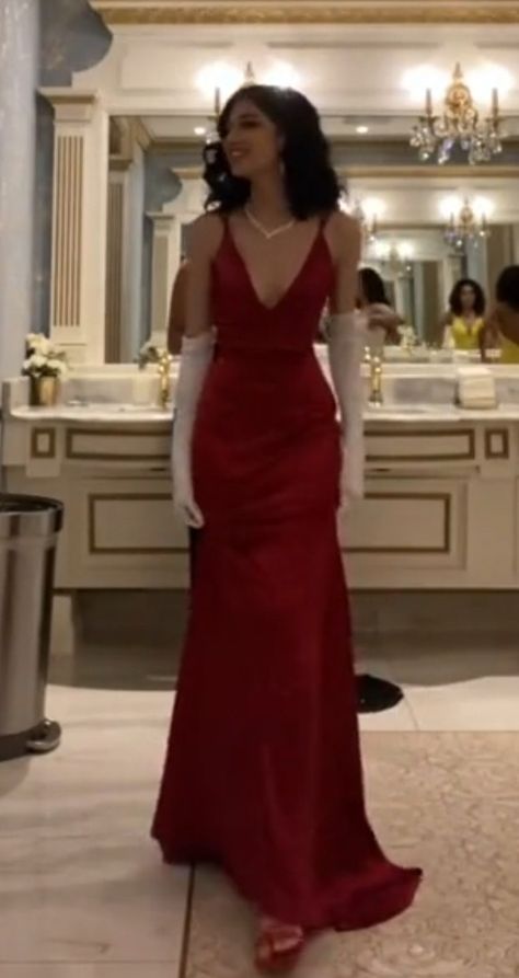 Red Wine Dress Makeup, Red Wine Dress Prom, Elegant Red Dress Glamour, Red Dress Brunette, 2000s Prom Dress, Red Wine Dress, Farewell Dresses, Brunette Girls, Matric Dance Dresses