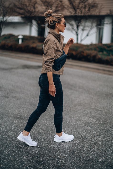 Motivation for Early Morning Workout Routines to Keep You Consistent All Year Modest Workout Clothes, Modest Workout, Look Legging, Estilo Fitness, Cute Workout Outfits, Legging Outfits, Mode Casual, Workout Routines, Athleisure Fashion