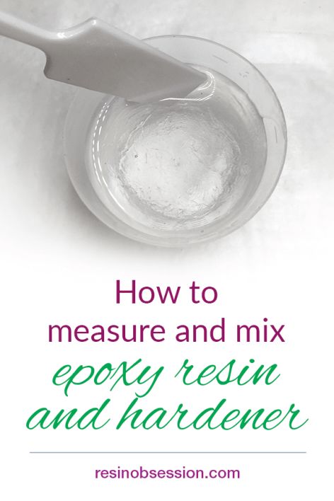 How to measure and mix epoxy resin and hardener in five easy steps - Resin Obsession . #resin #resinobsession #resinart #resinpouring #resinjewelry How To Make Resin, Epoxy Ideas, Epoxy Resin Diy, Wood Epoxy, Casting Kit, Diy Resin Projects, Resin Jewelry Diy, Resin Supplies, Resin Jewelry Making