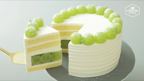 I made a green grape cake filled with fragrant and delicious Shine Muscat. The post Shine Muscat (Green Grape) Cake Recipe appeared first on Cooking Tree. Grape Cake Recipe, Green Grape Cake, Grape Desserts, Grapes Cake, Grape Cake, Shine Muscat, Grape Dessert, Japan Dessert, Christmas Cake Recipe