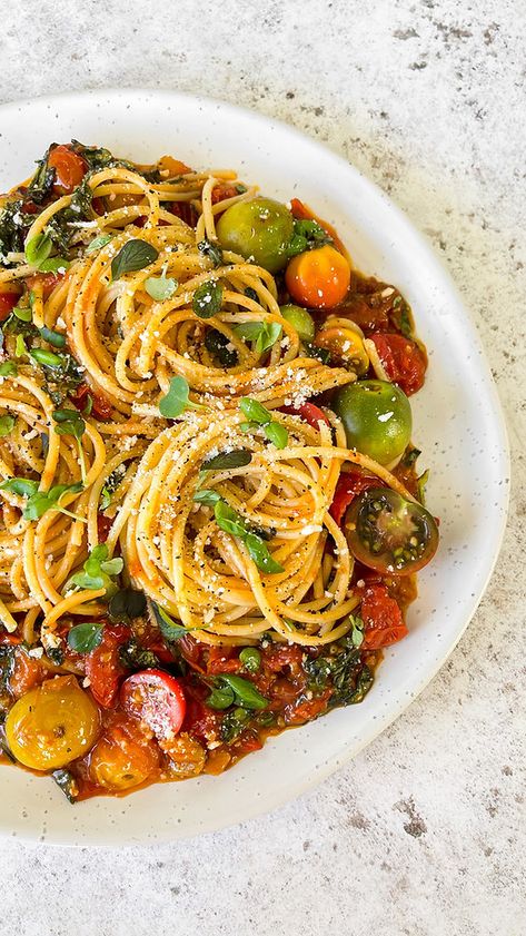 Blistered tomato, olive oil and basil spaghetti Basil Olive Oil Recipes, Blistered Tomato Pasta, Olive Spaghetti, August Meals, Basil Spaghetti, Blistered Tomatoes, Parmesan Spaghetti, Fresh Tomato Pasta, Olive Oil Pasta