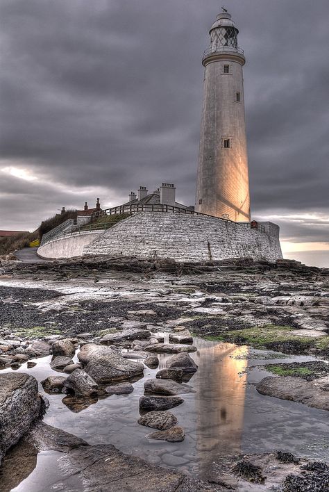 St Marys Lighthouse, Whitley Bay, Tyne and Wear, England. Lighthouses Photography, Lighthouse Photos, Lighthouse Pictures, Lighthouse Keeper, St Marys, Beautiful Lighthouse, Tyne And Wear, Saint Marys, Light Houses