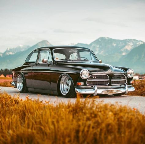 @classicnation posted to Instagram: This old Volvo Amazon's got that stance that all the kids go crazy for.    ____________________________________ Volvo Amazon Custom, Volvo 122, Vintage Volvo, Volvo Wagon, Volvo Amazon, Volvo Car, Stanced Cars, Bmw Classic Cars, Bmw Classic