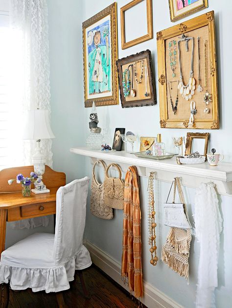 wall-art-gilded-frames-jewelry-storage-ab11746c Displaying Purses, Female Bedroom, Raskog Cart, Diy Dressing, Displaying Jewelry, Purse Display, Small Bedroom Organization, Diy Headboard Upholstered, Small Bedroom Storage