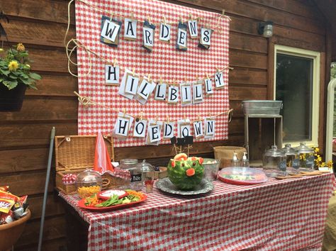 Food table for hillbilly party Hillbilly Christmas, Hillbilly Wedding, Barnyard Dance, Trailer Trash Party, Hillbilly Party, Hill Billy, Trash Bash, Trash Party, Party Decoration Ideas