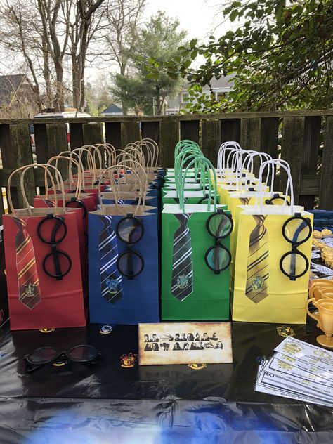 Harry Potter Classroom Party, Harry Potter Class Party, Harry Potter 10th Birthday Party Ideas, Harry Potter Theme Party Birthdays, Harry Potter Centerpiece Ideas, Harry Potter Baby Birthday, Harry Potter Cookie, Harry Potter Sleepover, Harry Potter Themed Birthday