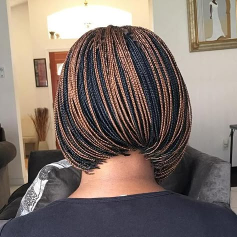 Highlighted Microbraids Bob Braids Bob Style, Bob Box Braids Styles, Invisible Braids, Box Braids Bob, Micro Braids Hairstyles, Bob Braids Hairstyles, Bob Braids, Long Box Braids, Pelo Afro