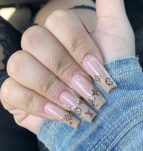 Beautiful Wedding Nails, Latest Nails, Dior Nails, Gucci Nails, Brown Nail, Nails Arts, Chanel Nails, Edgy Nails, Glow Nails