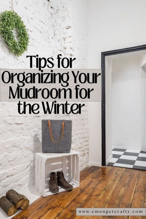 Tips for Organizing Your Mudroom for the Winter Storing Hats, Formal Living Room Designs, Industrial Style Living Room, Industrial Style Bedroom, Rustic Style Decor, Coastal Kitchen Decor, Bohemian Living Room Decor, Diy Kitchen Projects, Mudroom Organization