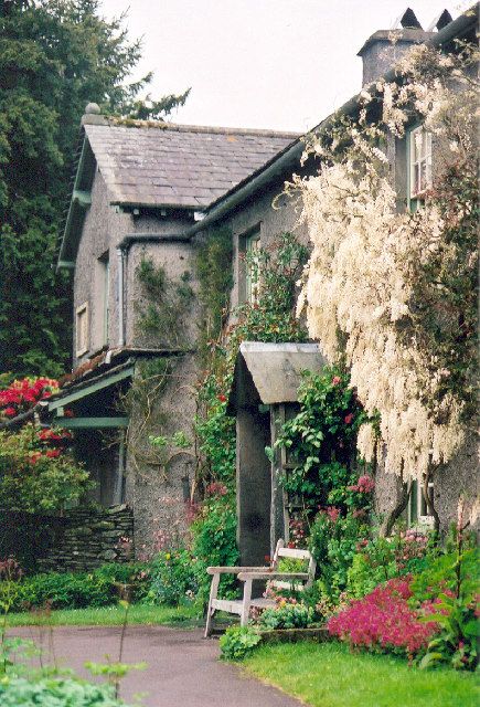 Beatrix Potter Hill Top House Miss Potter, Rural England, Beatrice Potter, Top Farm, Lake District England, English Cottages, Vernacular Architecture, Slate Roof, England And Scotland