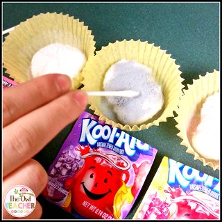 Pollinating Plants... With Kool-aid?!? Sometimes teaching about plants can be difficult to make it hands on without an actual plant. Sometimes as much as I wish I did I just don't have a green thumb. That doesn't stop me from finding some way to make it engaging and hands-on for the kiddos! One way that I do this is by teaching children about the life cycle of plants. When I teach about the life cycle we take a pause and discuss pollination. I pull out the cotton balls cupcake cups and kool-aid Pollinating Plants, Life Cycle Of Plants, Pollination Activity, Plant Lessons, Cupcake Cups, Second Grade Science, Plant Activities, First Grade Science, 4th Grade Science