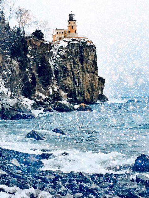 Winter Lighthouse, Pelican Art, Split Rock Lighthouse, Split Rock, Lighthouse Pictures, Lighthouse Art, Painting Snow, Beautiful Lighthouse, Oceanography