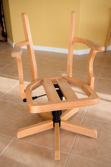 Diy Office Chair, Desk Chair Diy, Wood Desk Chair, Office Chair Makeover, Wood Office Chair, Plywood Diy, Office Chair Diy, Wooden Office Chair, Old Office