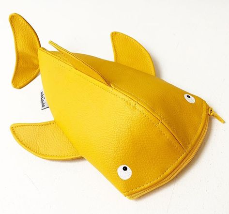 Animal Shaped Bag, Pencil Case Pattern, Doll Shoe Patterns, Fruit Bag, Animal Pen, Sewing Machine Projects, Diy Bags Patterns, Animal Bag, Unique Purses