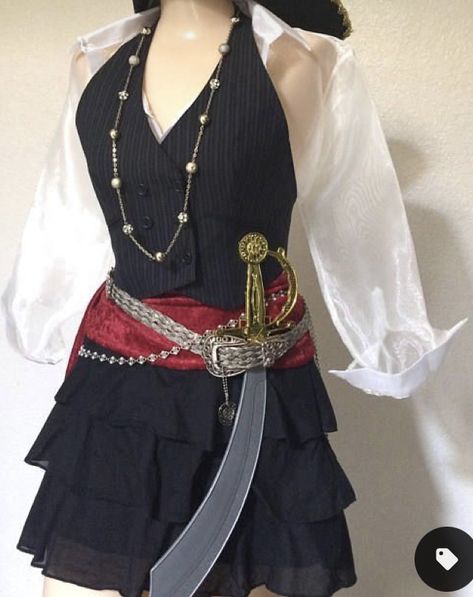 Pirate Outfit Women, Pirate Halloween Costume, Wench Costume, Captain Costume, Pirate Dress, Female Pirate Costume, Pirate Halloween Costumes, Pirate Outfit, Pirate Fashion