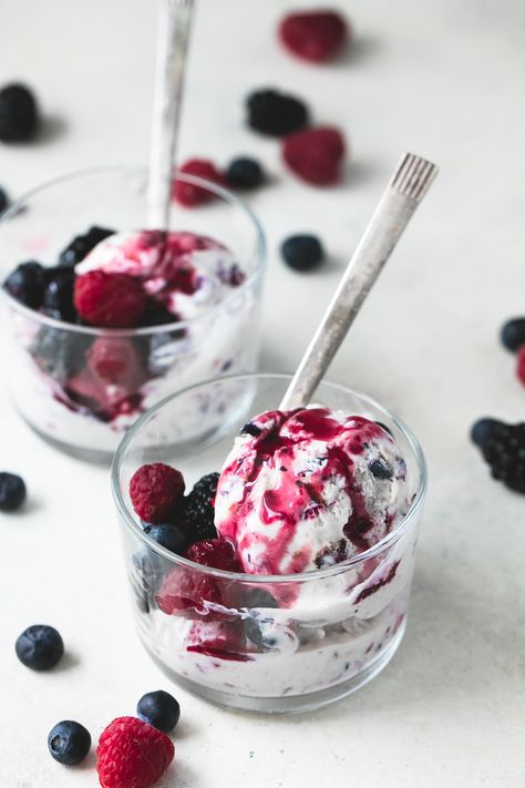 Mixed Berry Ice Cream, Strawberry Shortcake Recipe Easy, Ice Cream Dessert Recipe, Berry Ice Cream, Best Ice Cream Maker, Easy Strawberry Shortcake, Ice Cream Month, Ice Cream Photography, Strawberry Shortcake Recipes