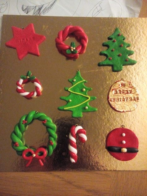 Clay Art For Christmas, Polymer Clay Christmas Tree Decorations, Fimo Clay Christmas Ornaments, Clay Christmas Charms, Clay Christmas Decorations Kids, Model Magic Clay Ideas Christmas, Polymer Clay Crafts Christmas Easy, Christmas Decorations Polymer Clay, Clay Christmas Crafts For Kids